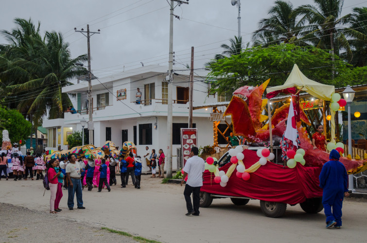 School Holiday Parade in Puerto Villamil