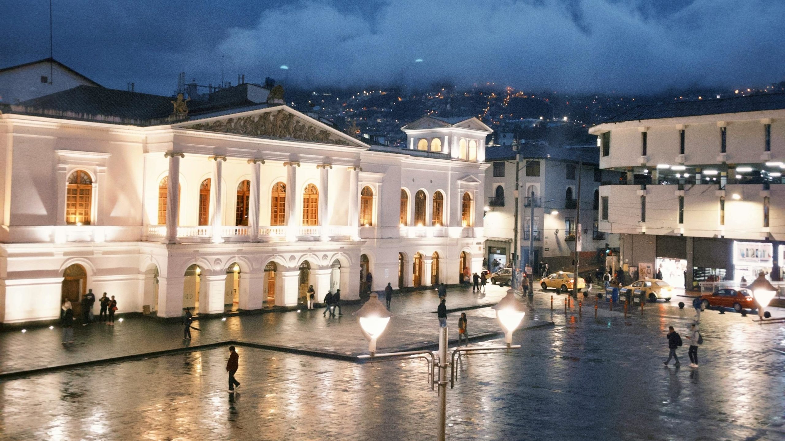 Photo by Alejandro Robles Duque: https://www.pexels.com/photo/historic-colonial-architecture-at-dusk-in-quito-32195639/
old town quito night
