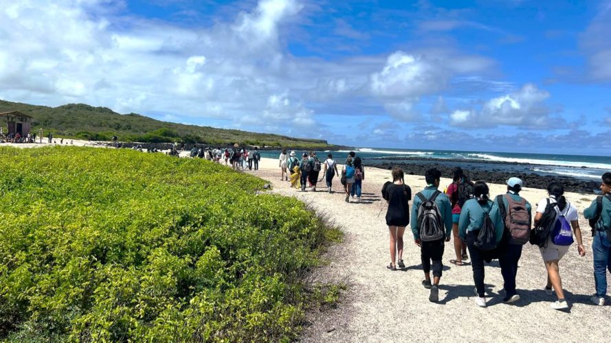 educational student tours - Galapagos Islands Hike Beach clean up - student proyect for teens