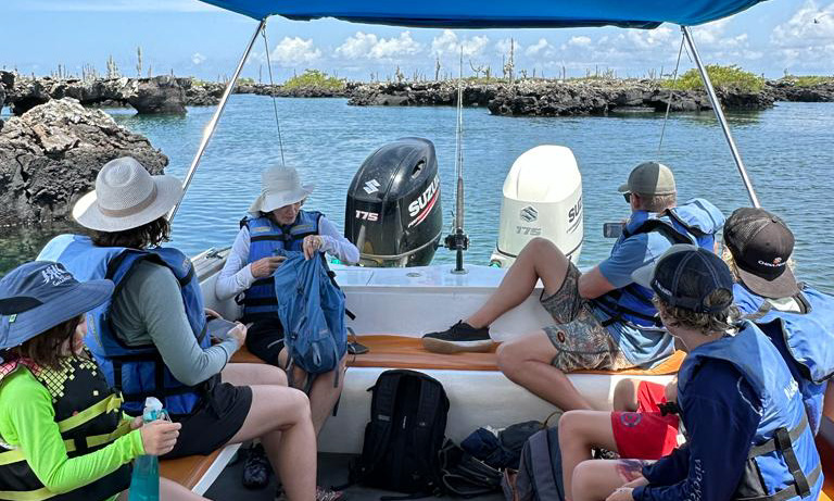 Galapagos Islands Sustainable Land-Based Tour, Day Tour to Los Tuneles, Boat Ride