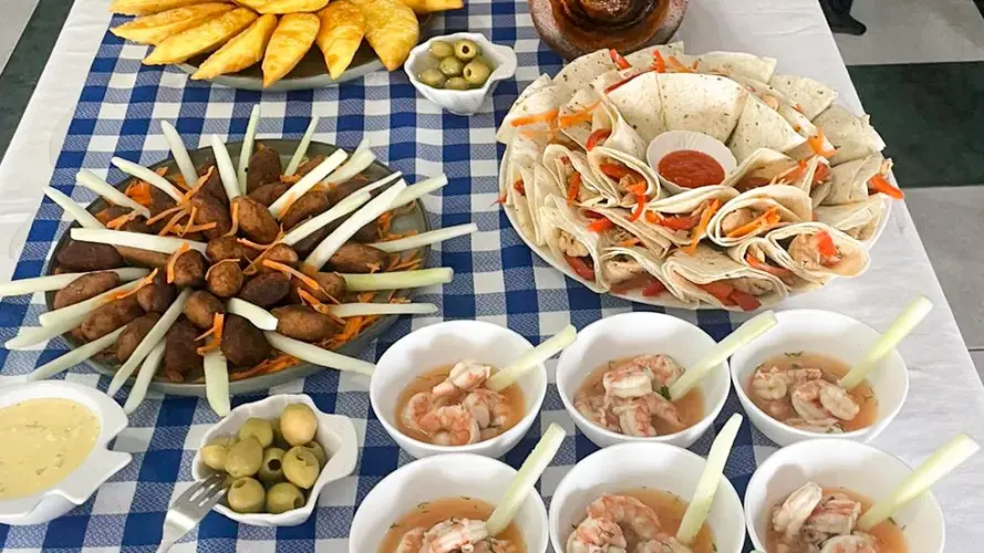 Galapagos Land-Based Tour,local lunch