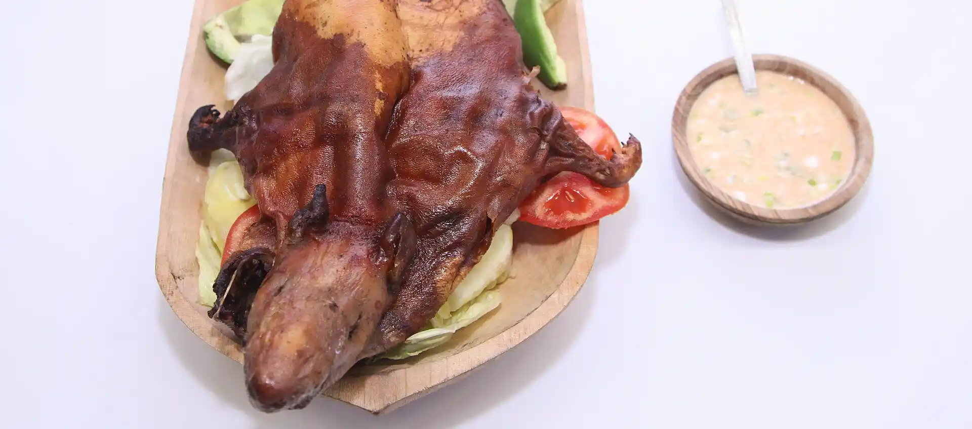 work by Ministerio de Turismo Ecuador from https://www.flickr.com/photos/amalavidatv/45553971151/, Ecuadorian traditional andean food tour, roasted cuy